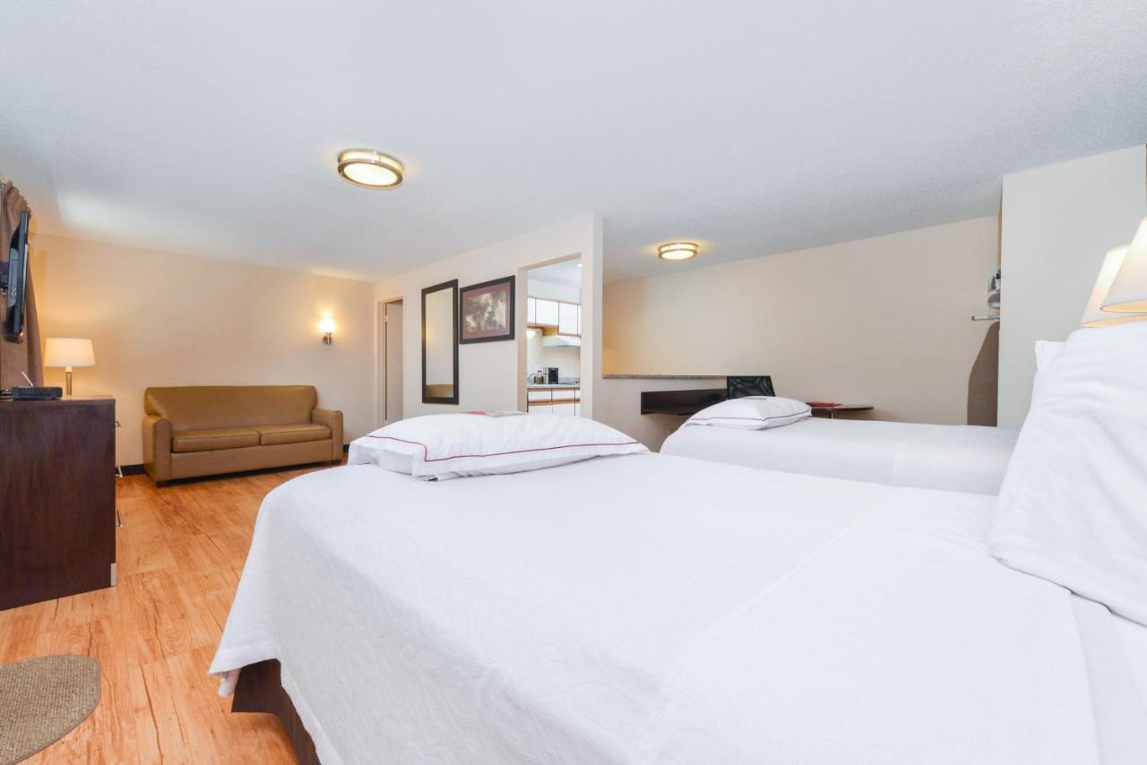 Red Roof Inn Plus+ & Suites Guilford Ngoại thất bức ảnh