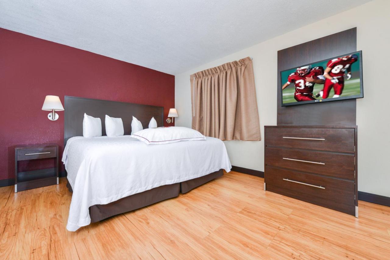 Red Roof Inn Plus+ & Suites Guilford Ngoại thất bức ảnh