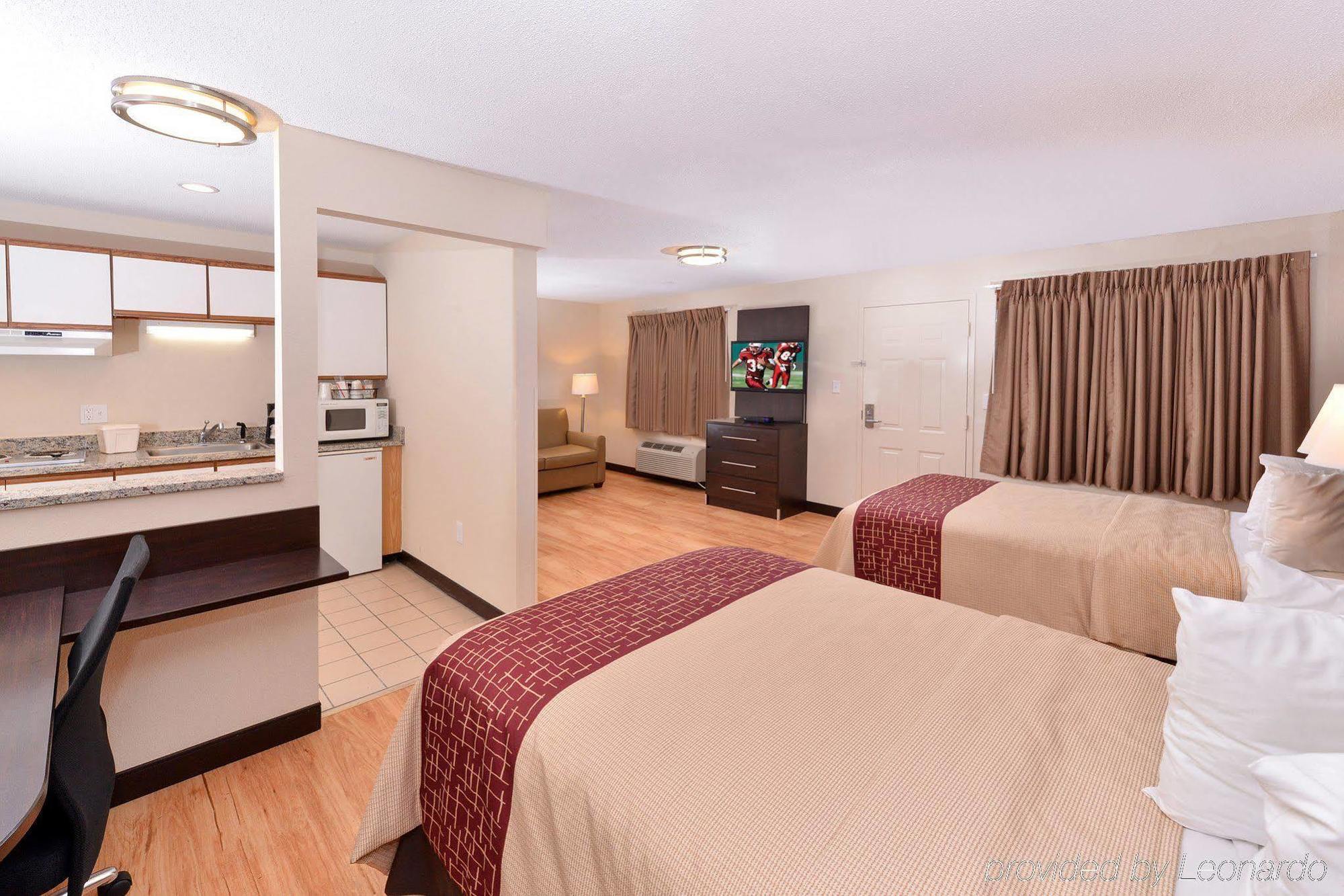 Red Roof Inn Plus+ & Suites Guilford Ngoại thất bức ảnh