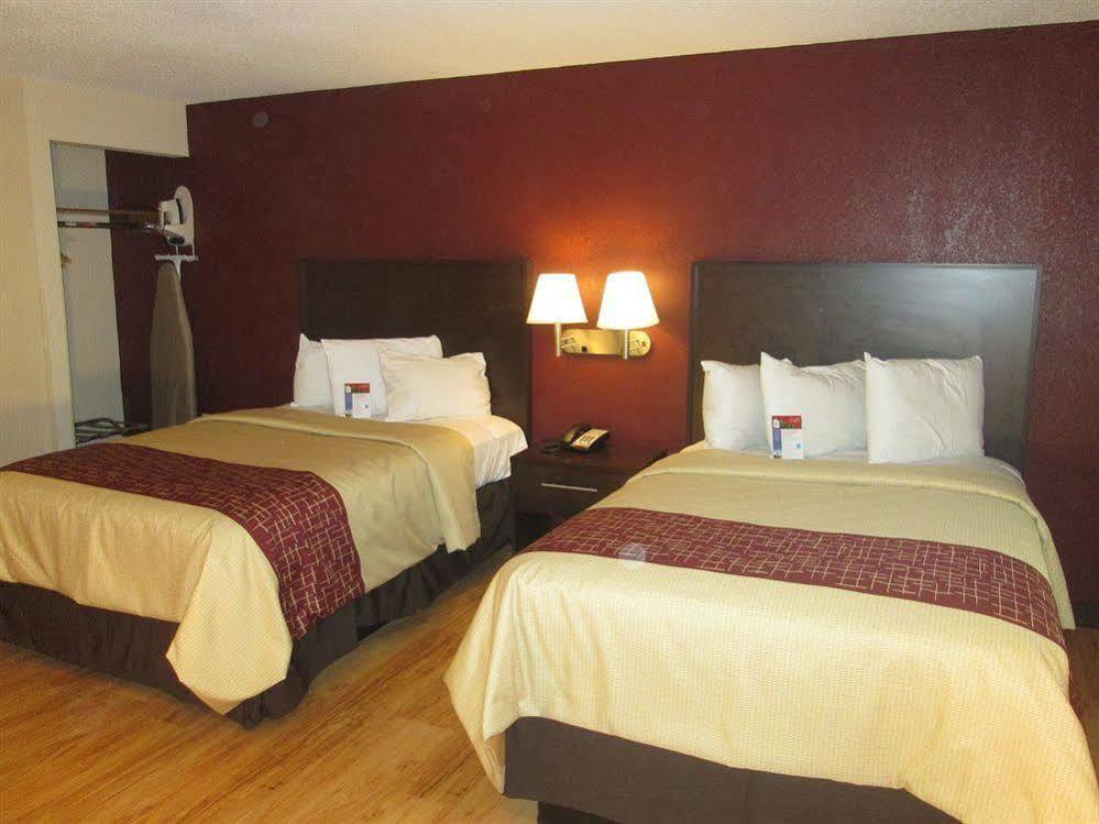 Red Roof Inn Plus+ & Suites Guilford Ngoại thất bức ảnh